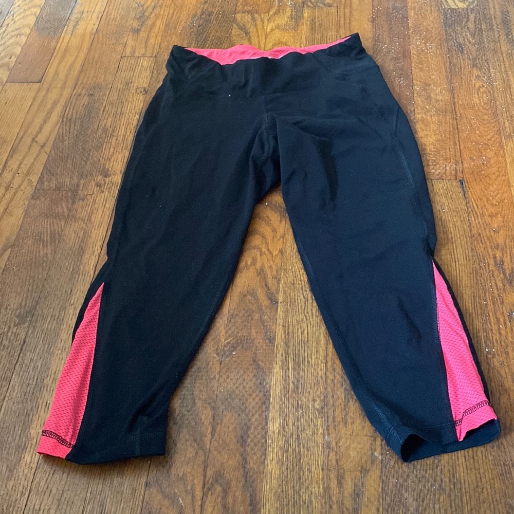 Old Navy black/pink cropped legging